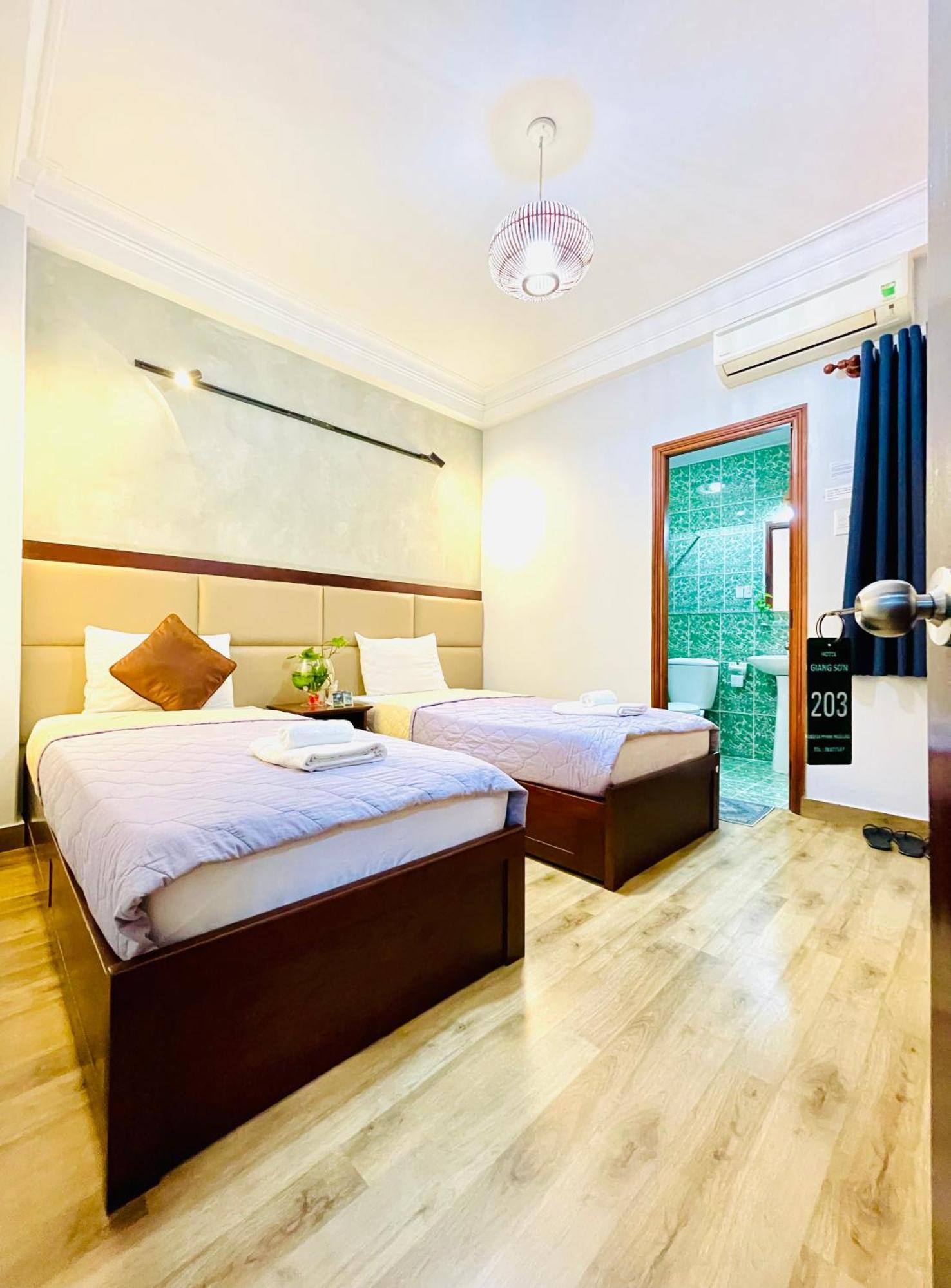 Giang Son Hotel江山民宿范五老区酒吧街胡志明市 Екстериор снимка